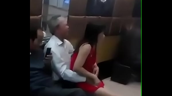 Đi karaoke gọi tay vịn