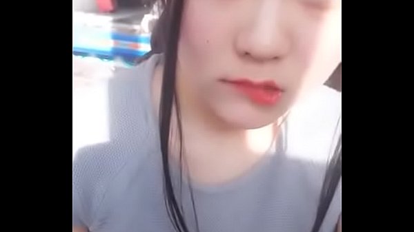 Em gái cute khoe lồn hồng