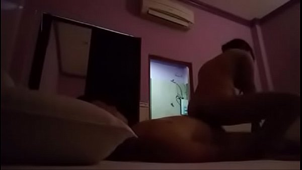 Em kỹ nữ xinh đẹp cưỡi ngựa bao phê