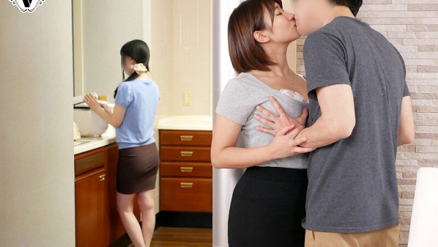 Bạn thân của mẹ sao vú lại to thế này