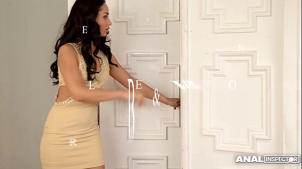 Cô nàng bạn thân được rủ chơi threesome với cặp đôi