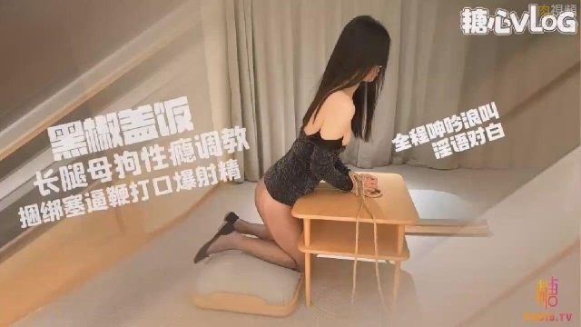 Cô nàng áo đen thích khoe lồn để giã lắm