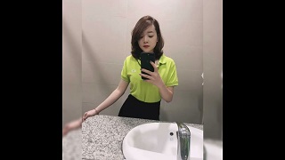 Em nhân viên ngân hàng ACB lộ clip sex vú to